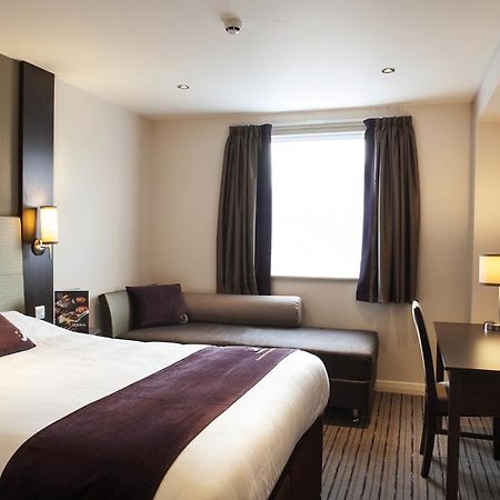 Premier Inn Watford Central Watford (Hertfordshire) Exterior foto