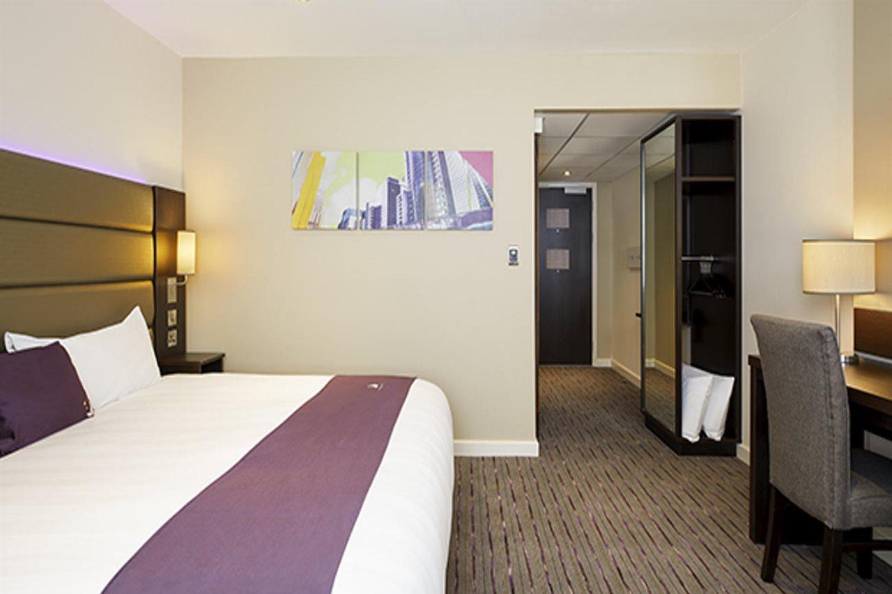 Premier Inn Watford Central Watford (Hertfordshire) Exterior foto