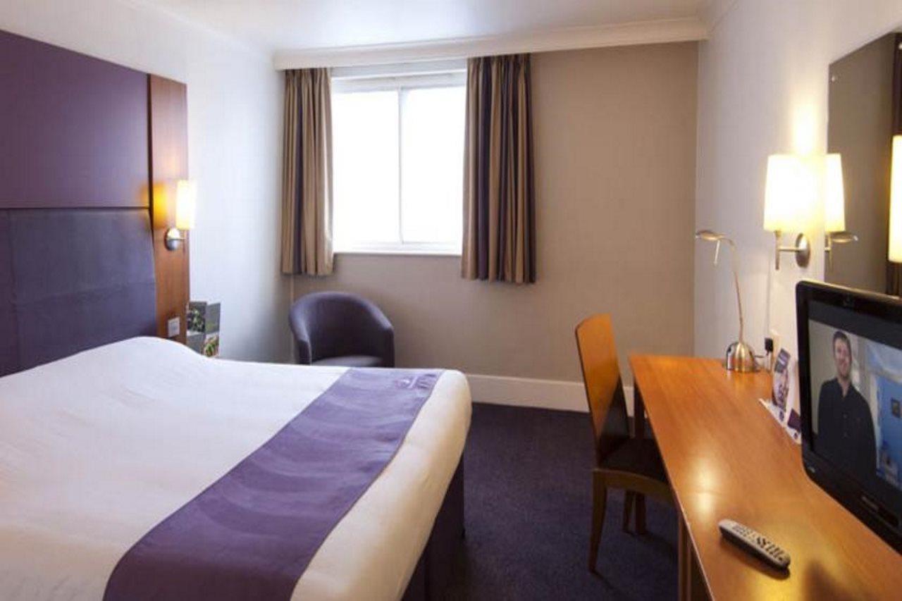 Premier Inn Watford Central Watford (Hertfordshire) Exterior foto