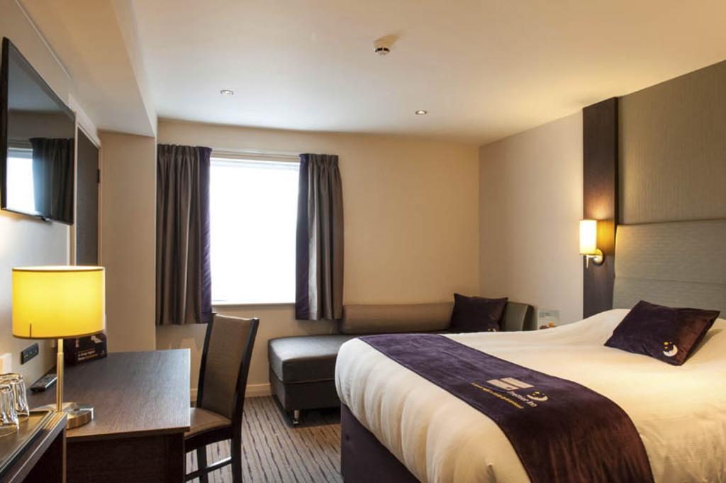 Premier Inn Watford Central Watford (Hertfordshire) Exterior foto