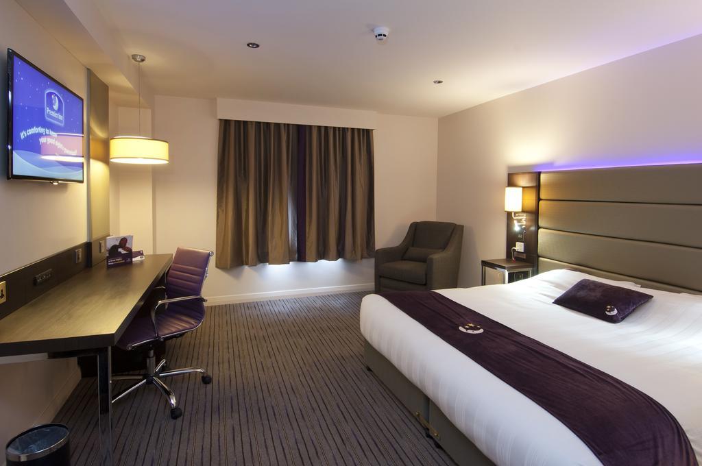 Premier Inn Watford Central Watford (Hertfordshire) Exterior foto
