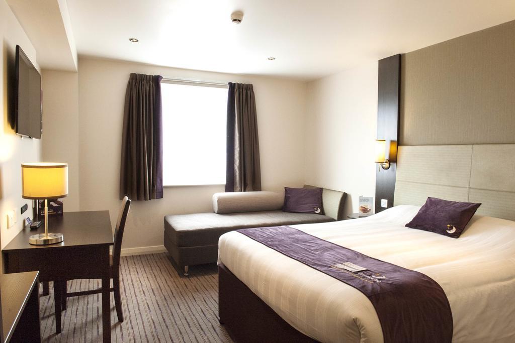 Premier Inn Watford Central Watford (Hertfordshire) Exterior foto