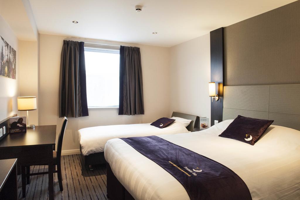 Premier Inn Watford Central Watford (Hertfordshire) Exterior foto