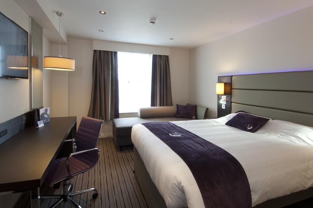 Premier Inn Watford Central Watford (Hertfordshire) Exterior foto